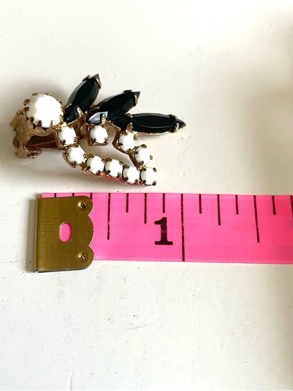 Vintage MCM Black & White Rhinestone Clip On Earrings Mod Atomic Art Deco Noir - Picture 7 of 8